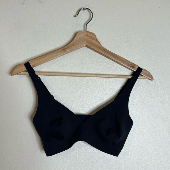 Skims black lightweight no push or wire bra size small - Picture 1 of 6